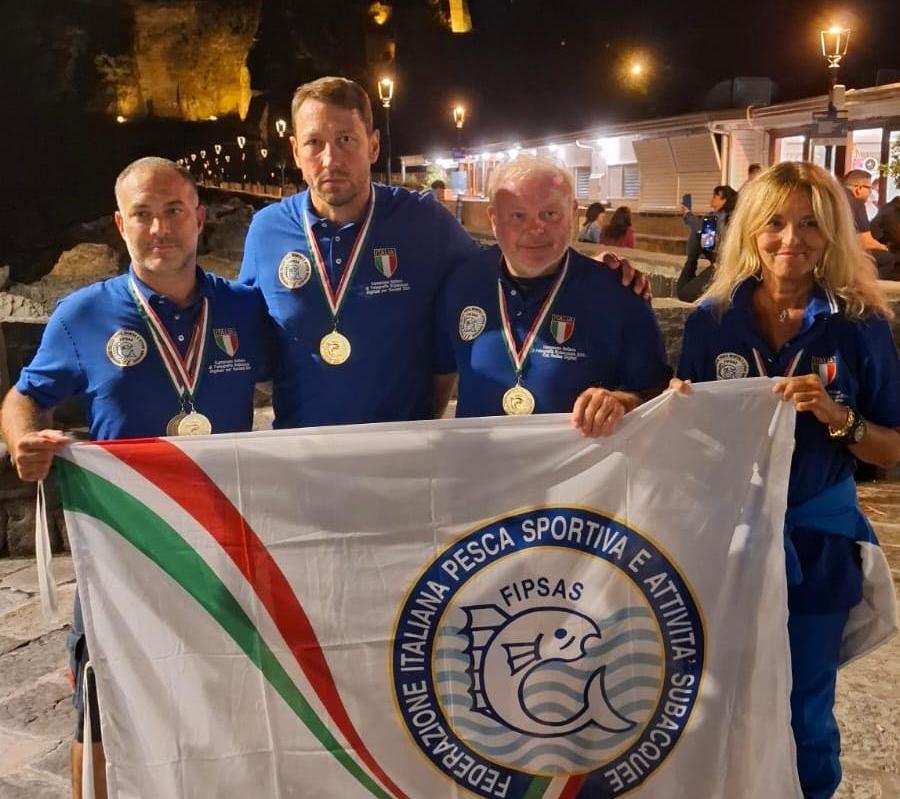 images/images/attivitasubacquee_nuotopinnato/Fotografia_Subacquea/medium/Foto_vincitori_Castello_Aragonese.jpg