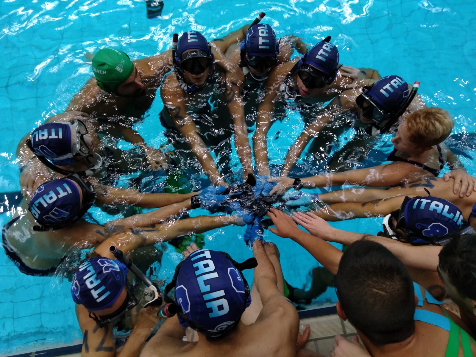 4 Squadra Nazionale Giovanile di Hockey Subacqueo in acqua