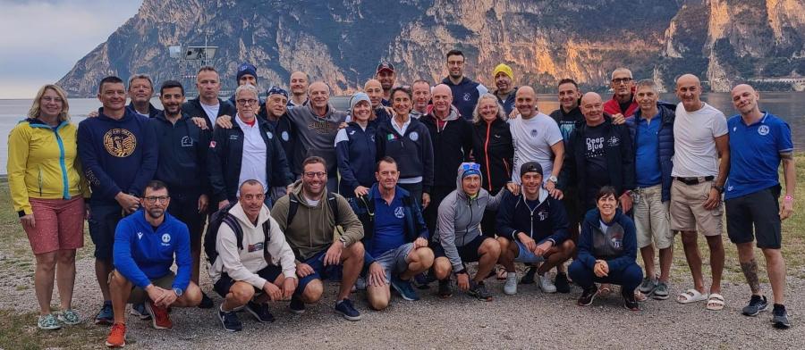 images/images/attivitasubacquee_nuotopinnato/apnea/medium/Foto_di_gruppo_corso_MApn2_Riva_del_Garda.jpg