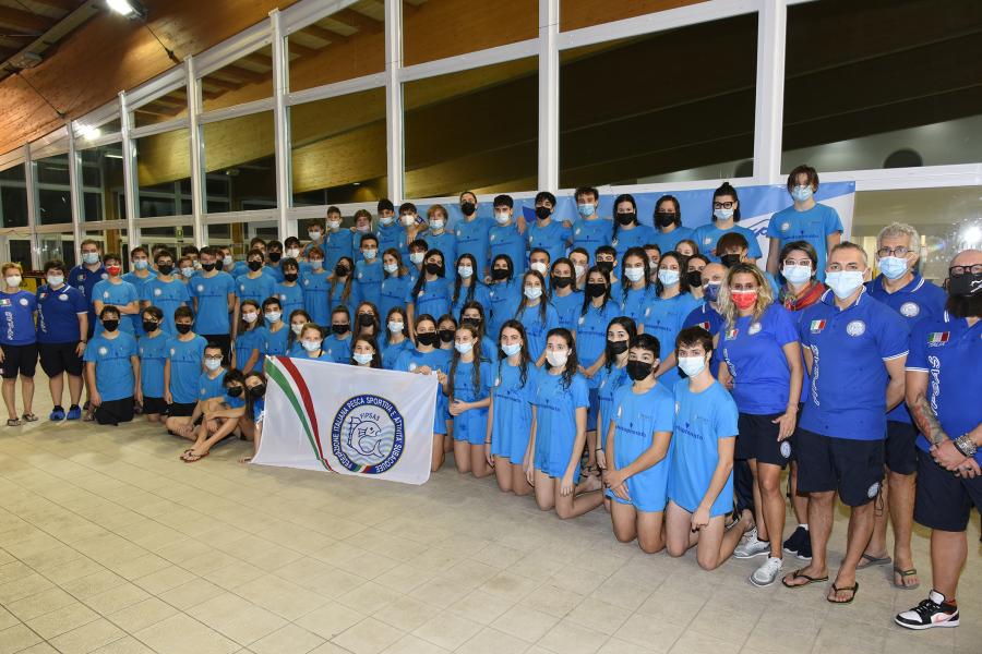 images/images/attivitasubacquee_nuotopinnato/nuoto_pinnato/medium/Foto_di_gruppo_atleti_universitari.jpg